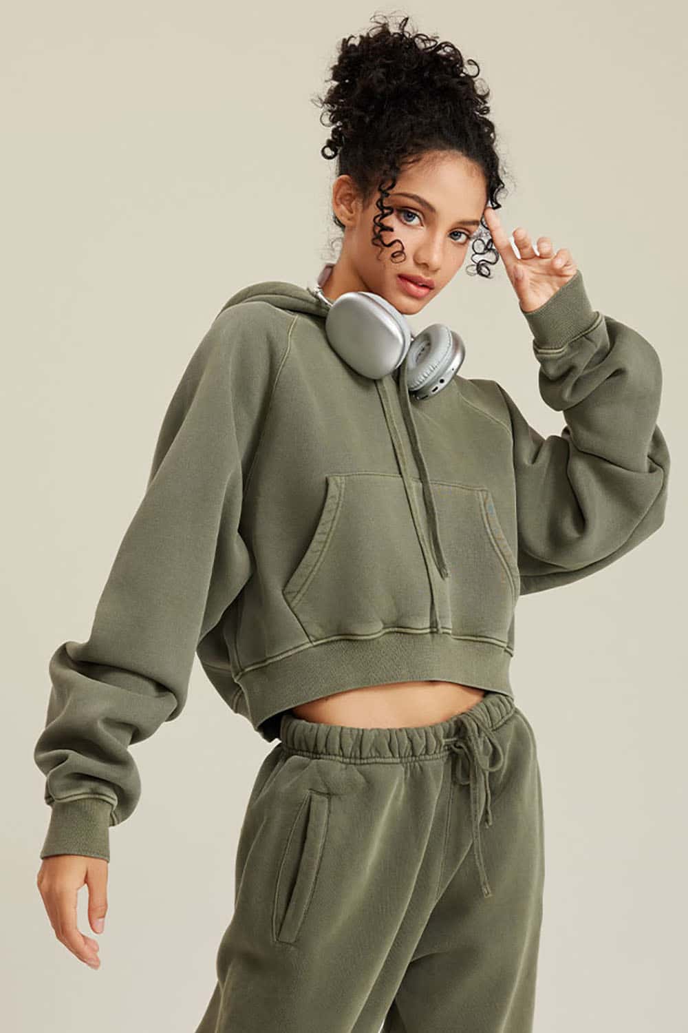 Vintage Washed Fleece-Lined Cropped Hoodie with Drop Shoulder Design