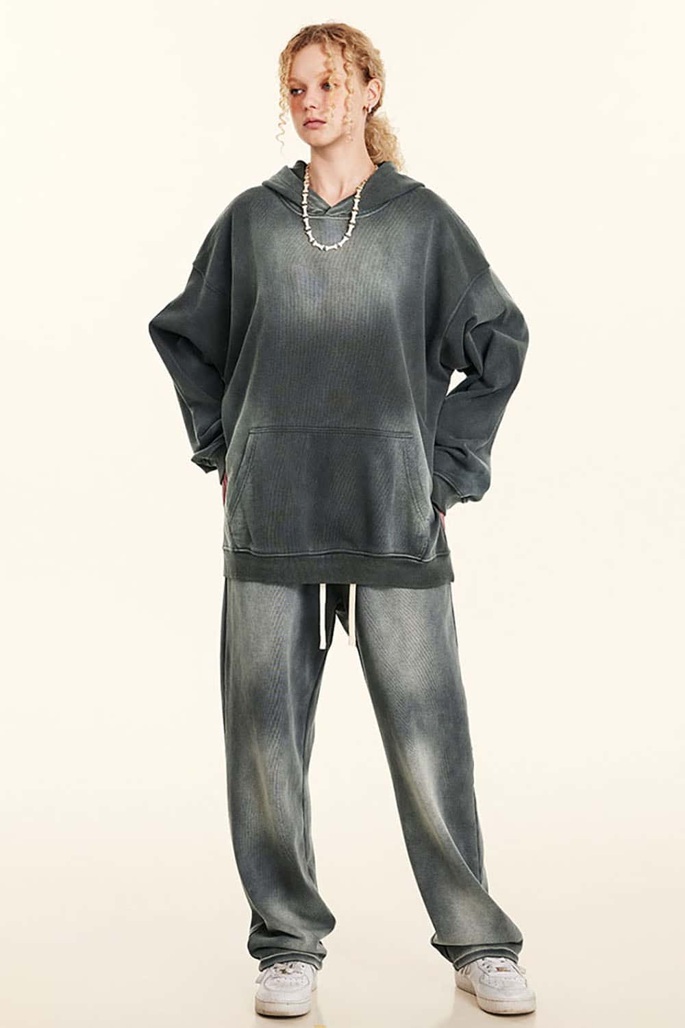 Heavy-Duty Washed Hoodie in High Street Oversize Style