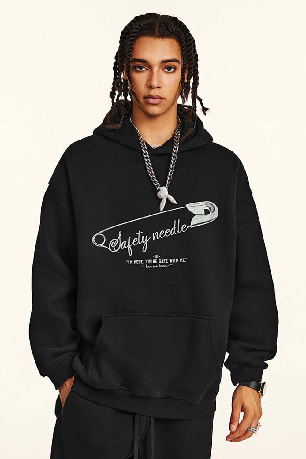 Retro Safety Pin Print Plush-Lined Hoodie with Oversized Fit
