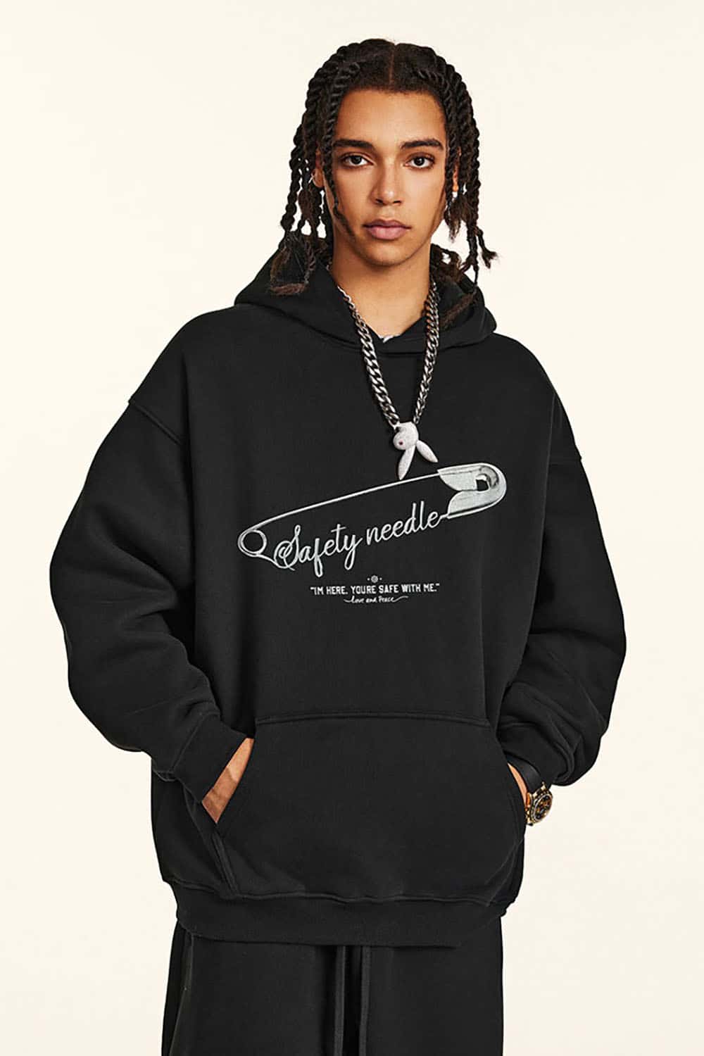 Retro Safety Pin Print Plush-Lined Hoodie with Oversized Fit