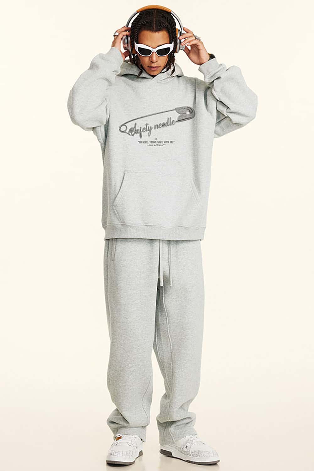 Retro Safety Pin Print Plush-Lined Hoodie with Oversized Fit