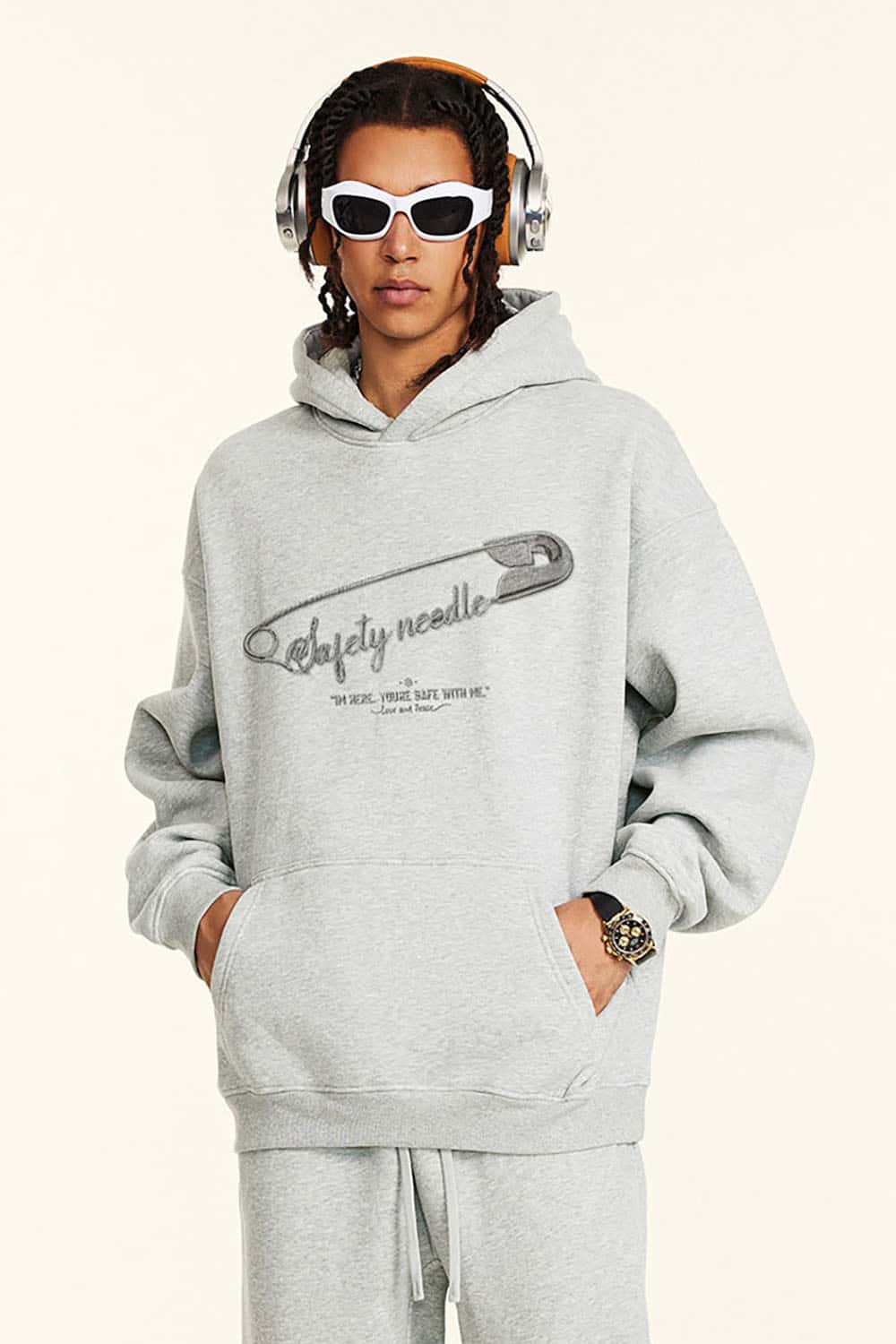 Retro Safety Pin Print Plush-Lined Hoodie with Oversized Fit