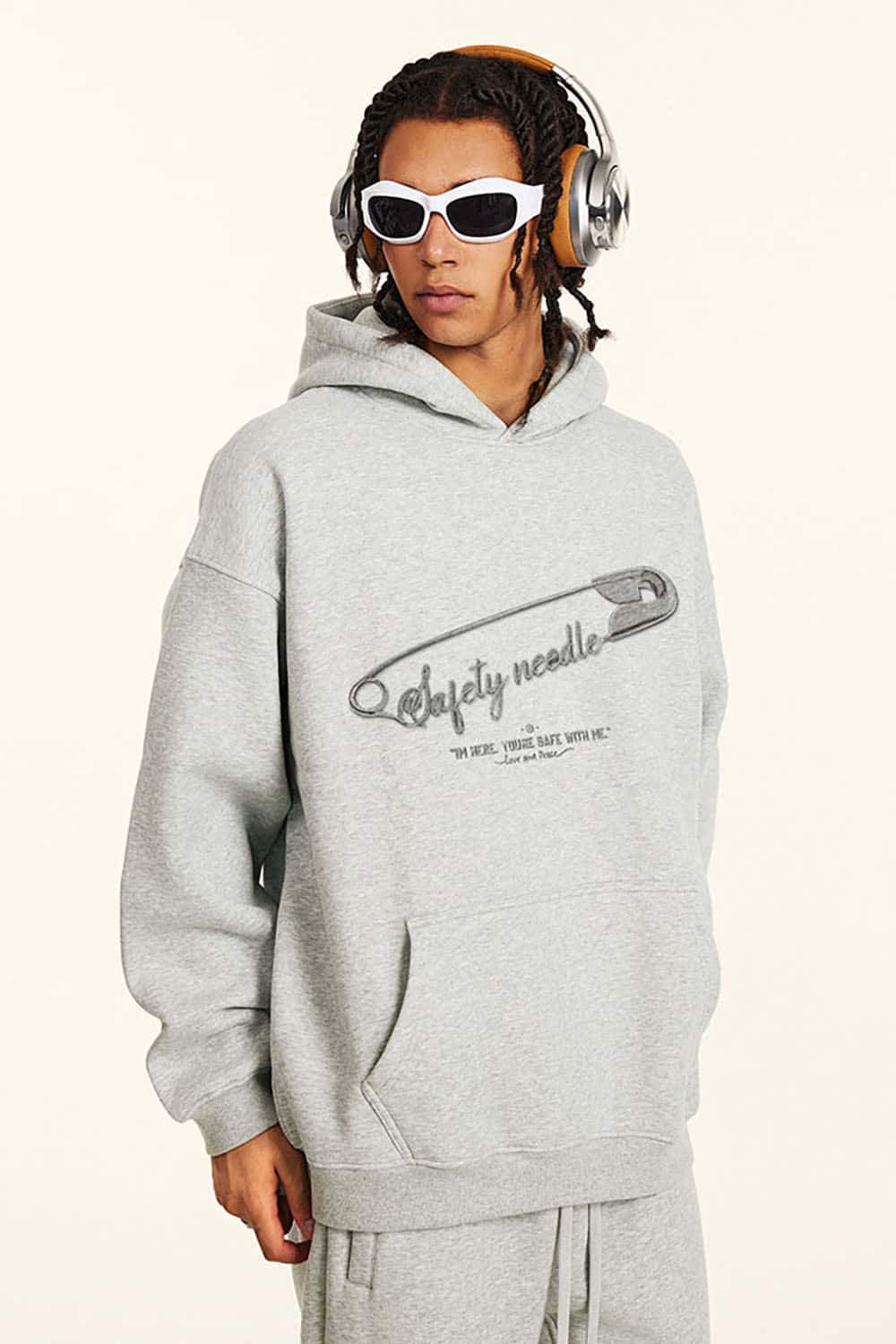Retro Safety Pin Print Plush-Lined Hoodie with Oversized Fit