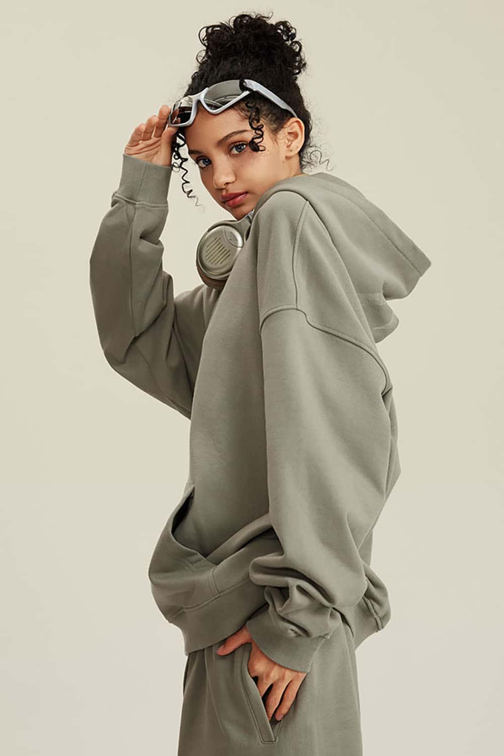 Heavyweight Solid Color Fleece-Lined Hoodie