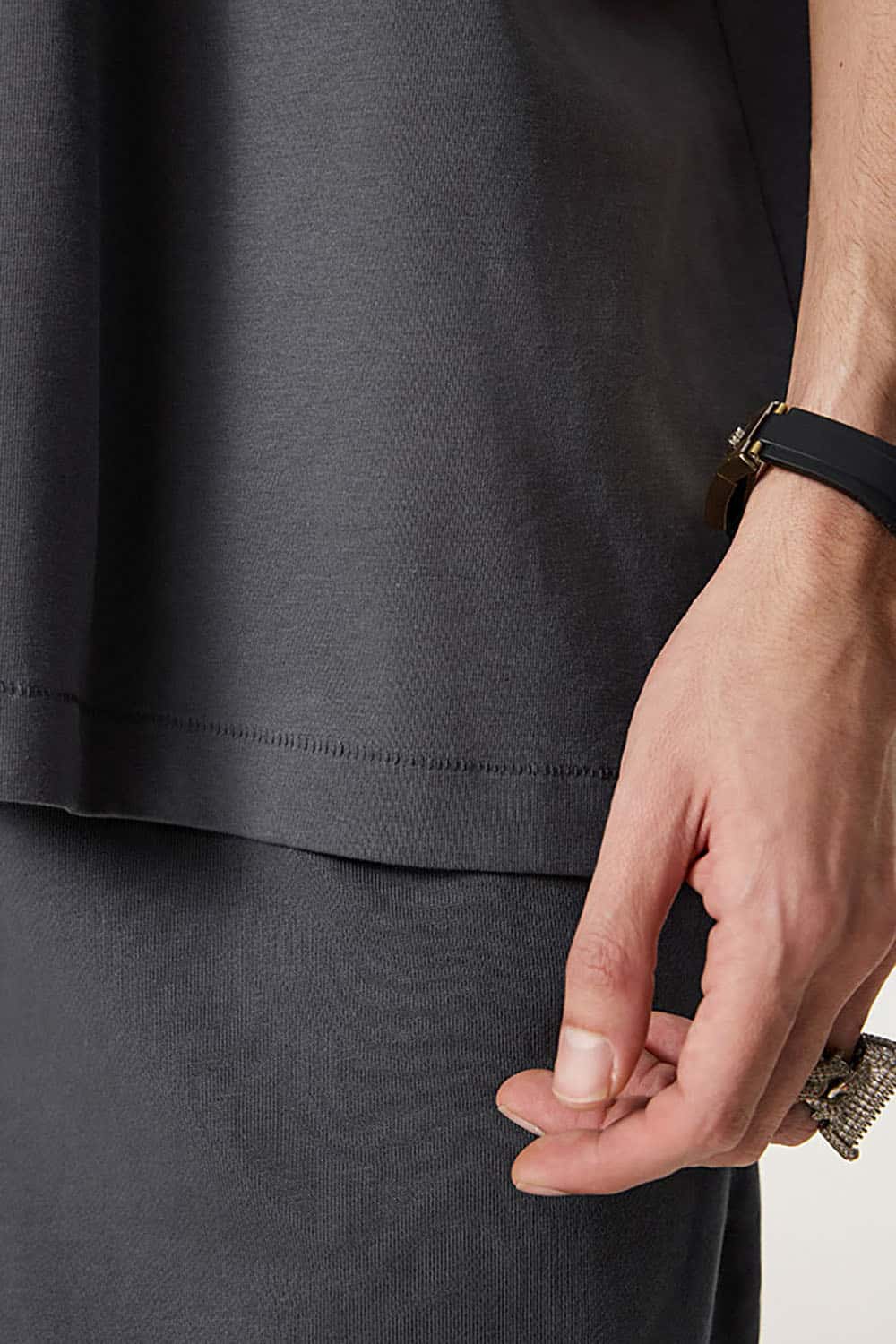 Quick-Dry Sports Tee with Sun Protection and Small Collar in Solid Color