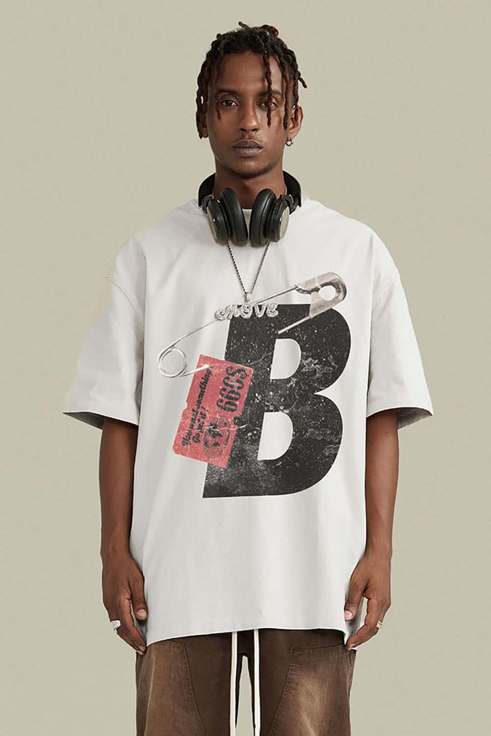 High Street Heavyweight Cotton T-Shirt with Vintage Safety Pin Graphic in Loose Fit