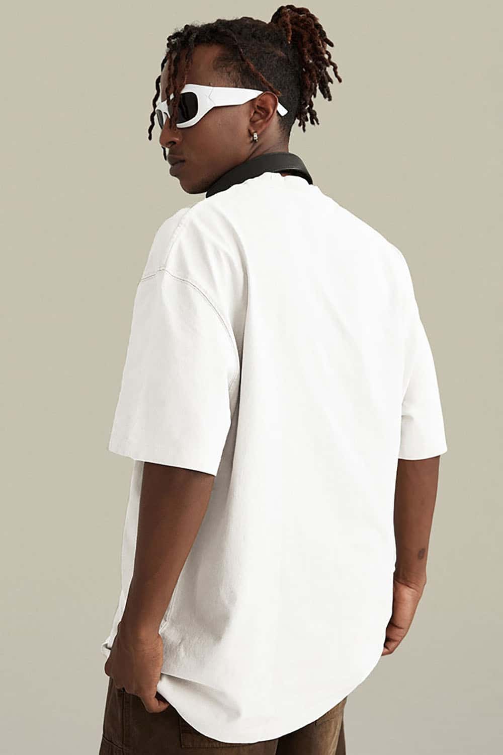 High Street Heavyweight Cotton T-Shirt with Vintage Safety Pin Graphic in Loose Fit