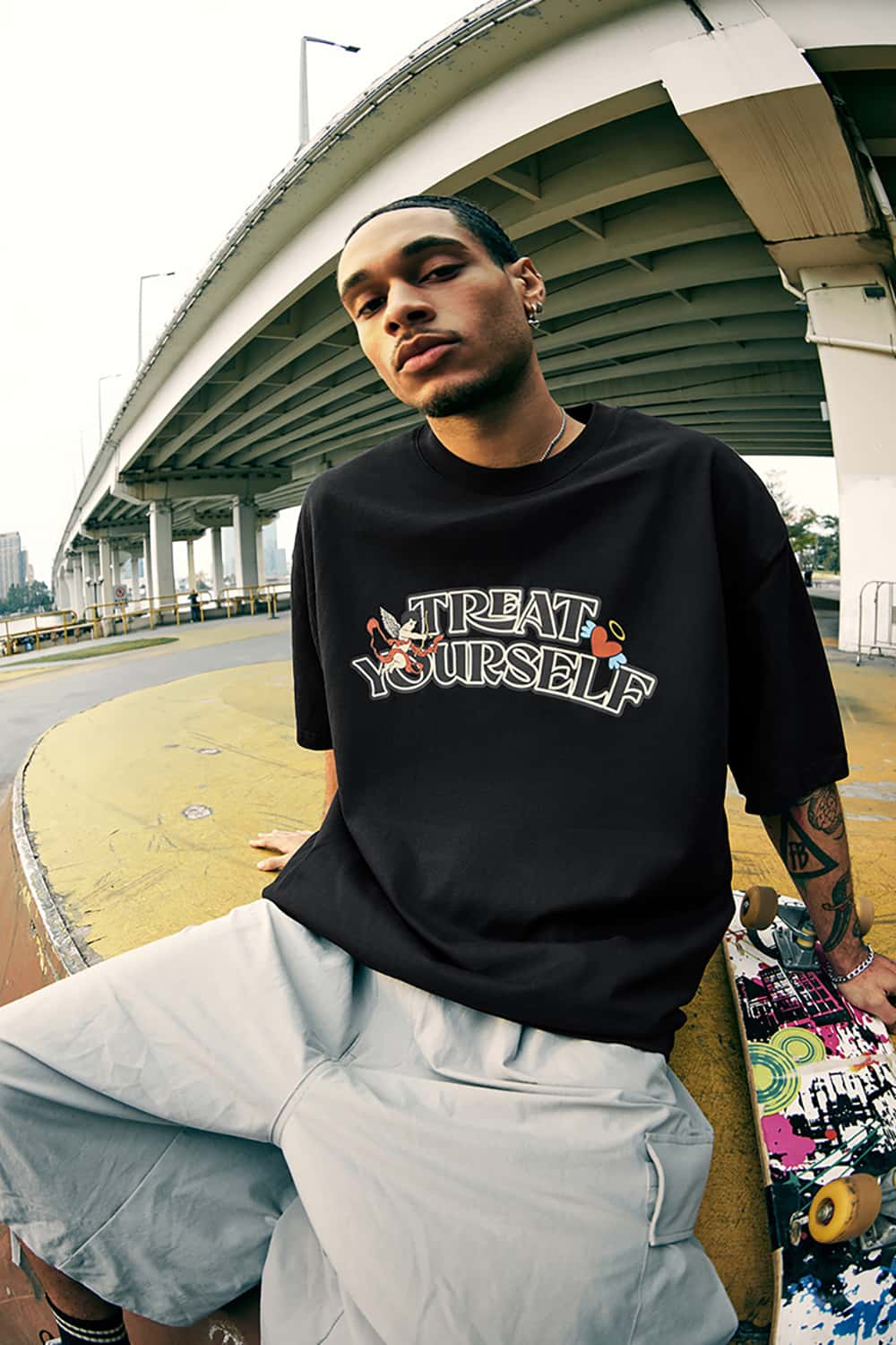 Loose Cotton Streetwear T-Shirt with "Treat Yourself" Print