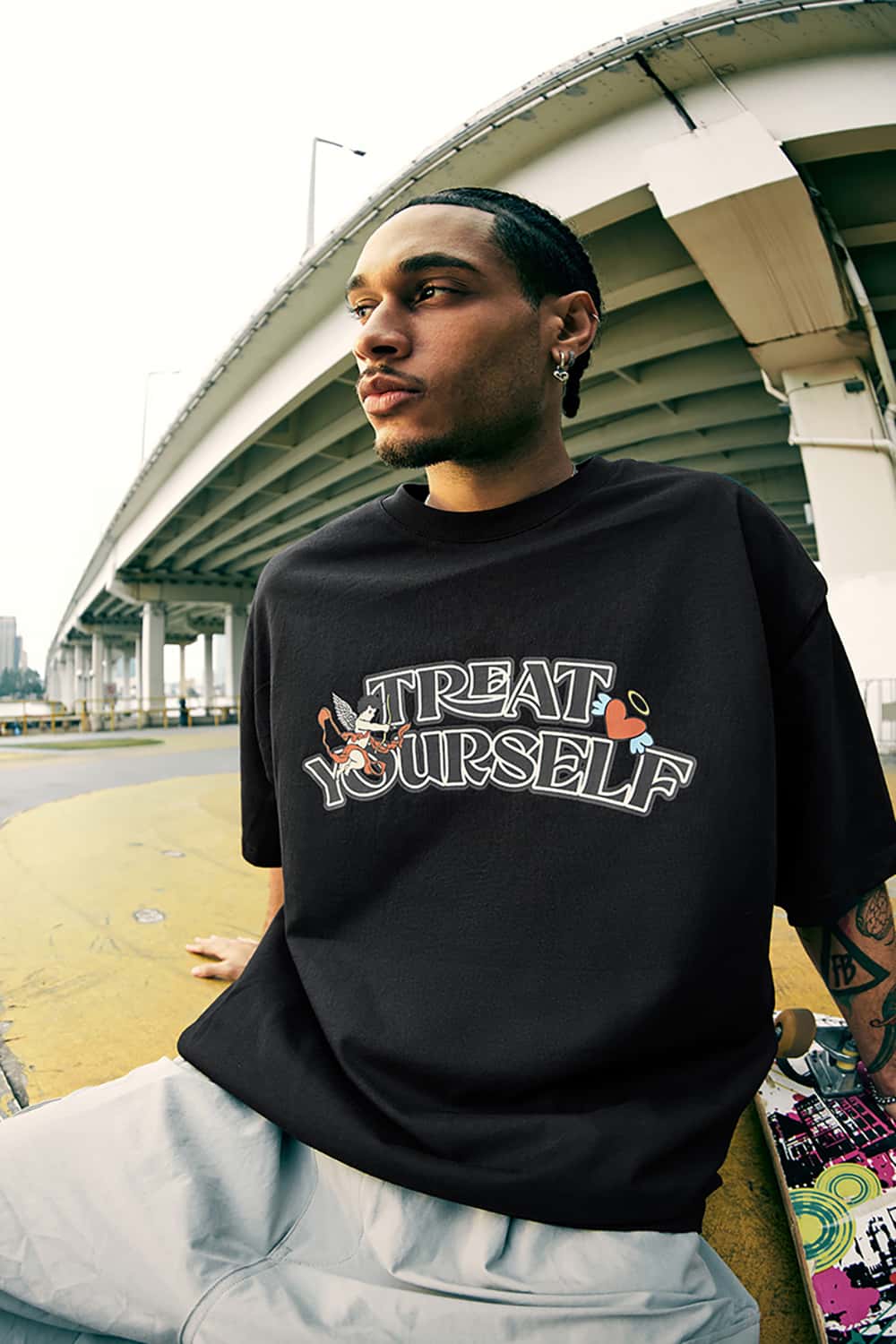 Loose Cotton Streetwear T-Shirt with "Treat Yourself" Print
