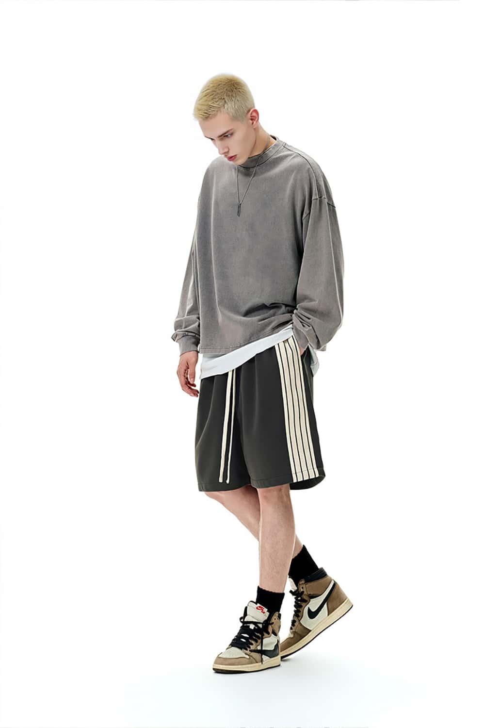 Casual Contrast Stripe Athletic Shorts - Mid-Length