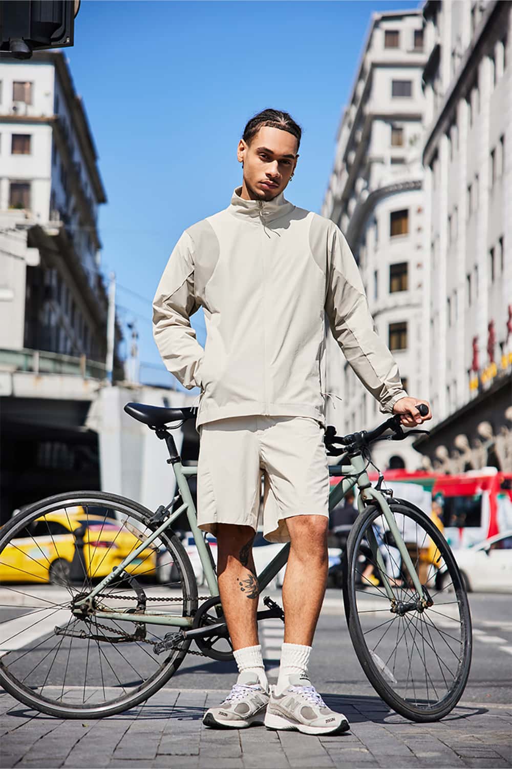 Windbreaker Cycling Jacket with Stand-Up Collar - Outdoor Performance Wear