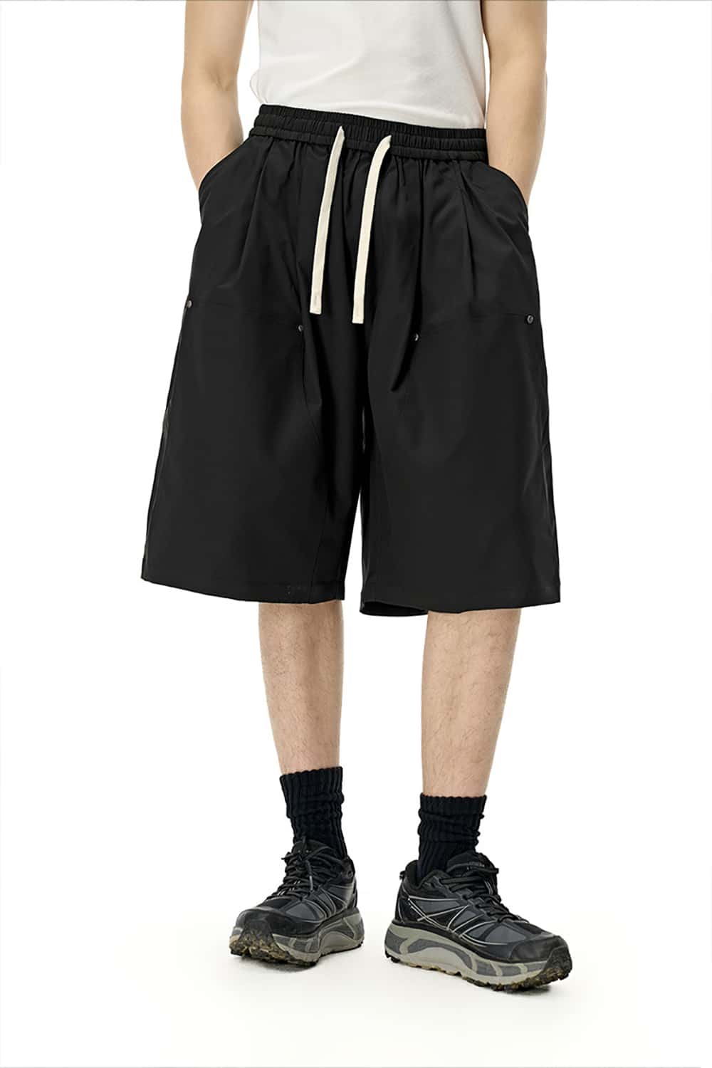 Three-Quarter Length Logger Cargo Shorts - Loose Casual Shorts with Rivet Detail