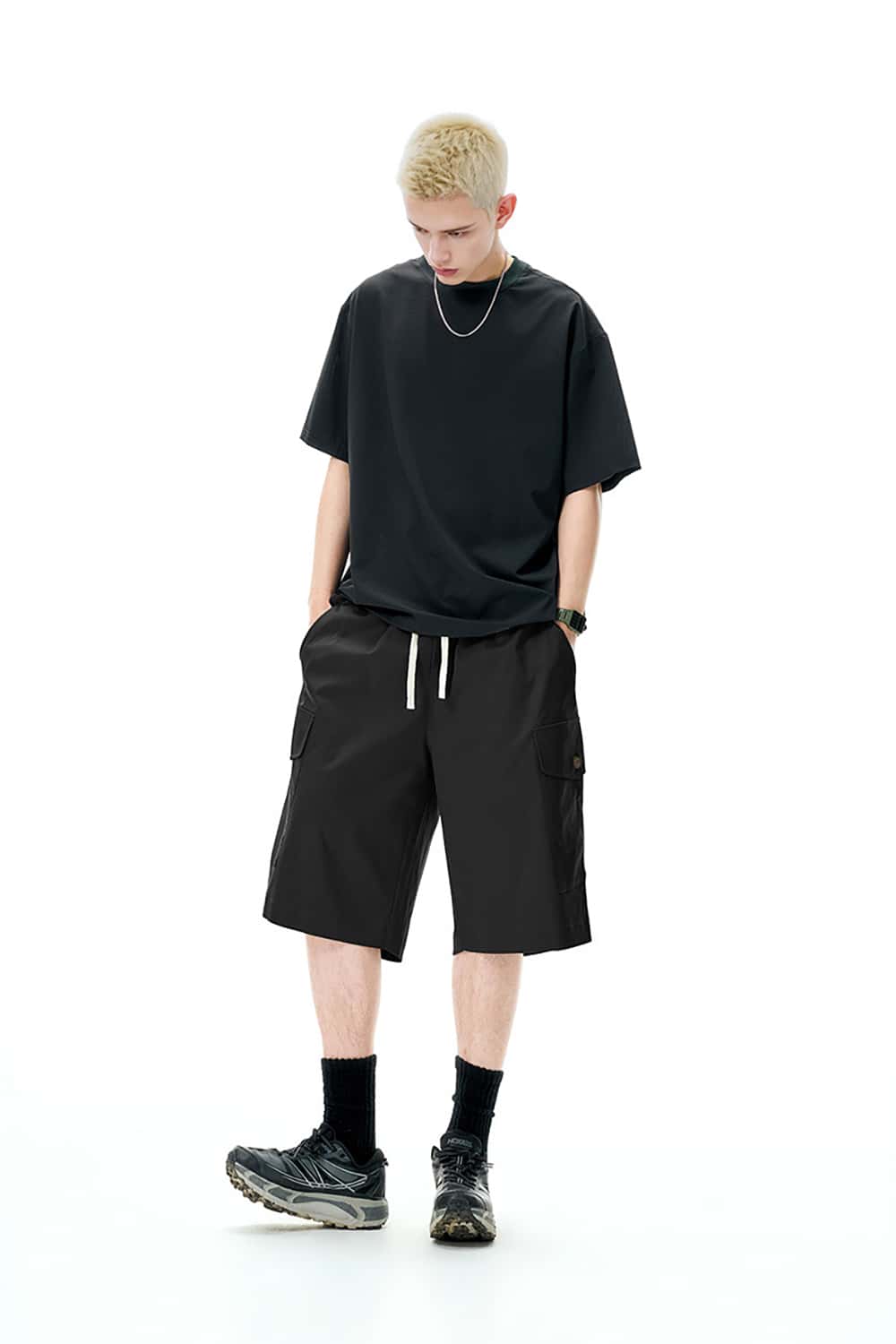 Multi-Pocket Cargo Shorts with Elastic Drawstring Waist - Mid-Length Utility Shorts