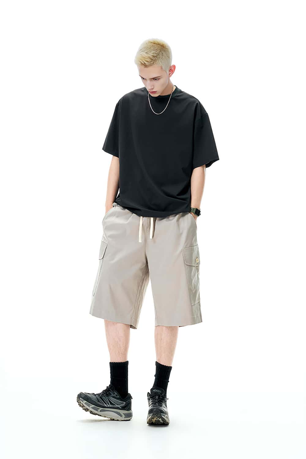 Multi-Pocket Cargo Shorts with Elastic Drawstring Waist - Mid-Length Utility Shorts