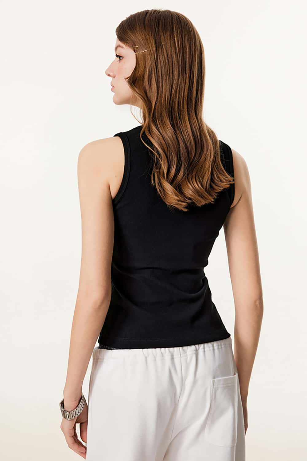 Sleek Slimming Sleeveless Tank Top for Layering or Outerwear