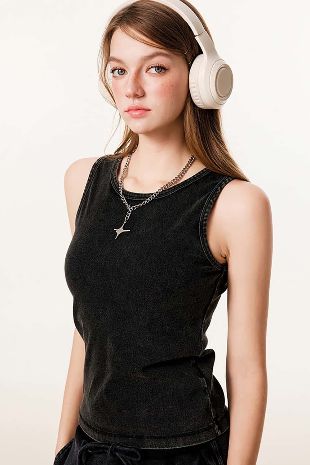 Sleek Slimming Sleeveless Tank Top for Layering or Outerwear