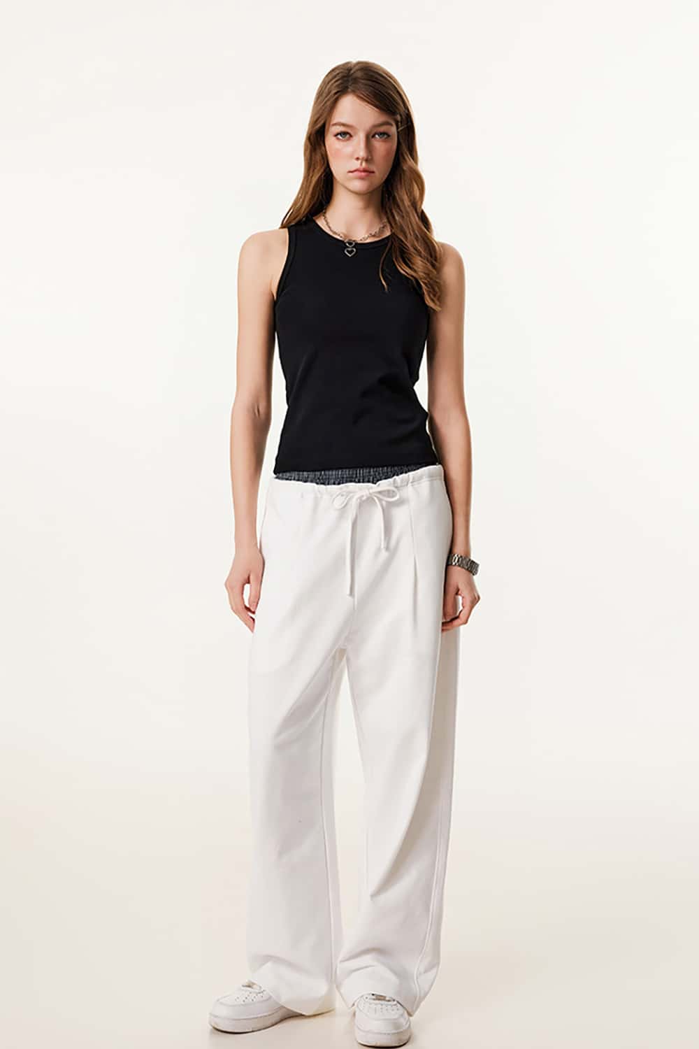 Sleek Slimming Sleeveless Tank Top for Layering or Outerwear