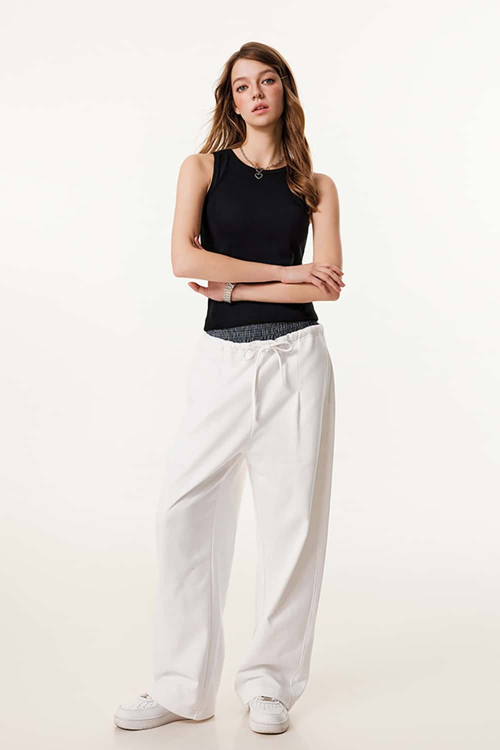 Sleek Slimming Sleeveless Tank Top for Layering or Outerwear