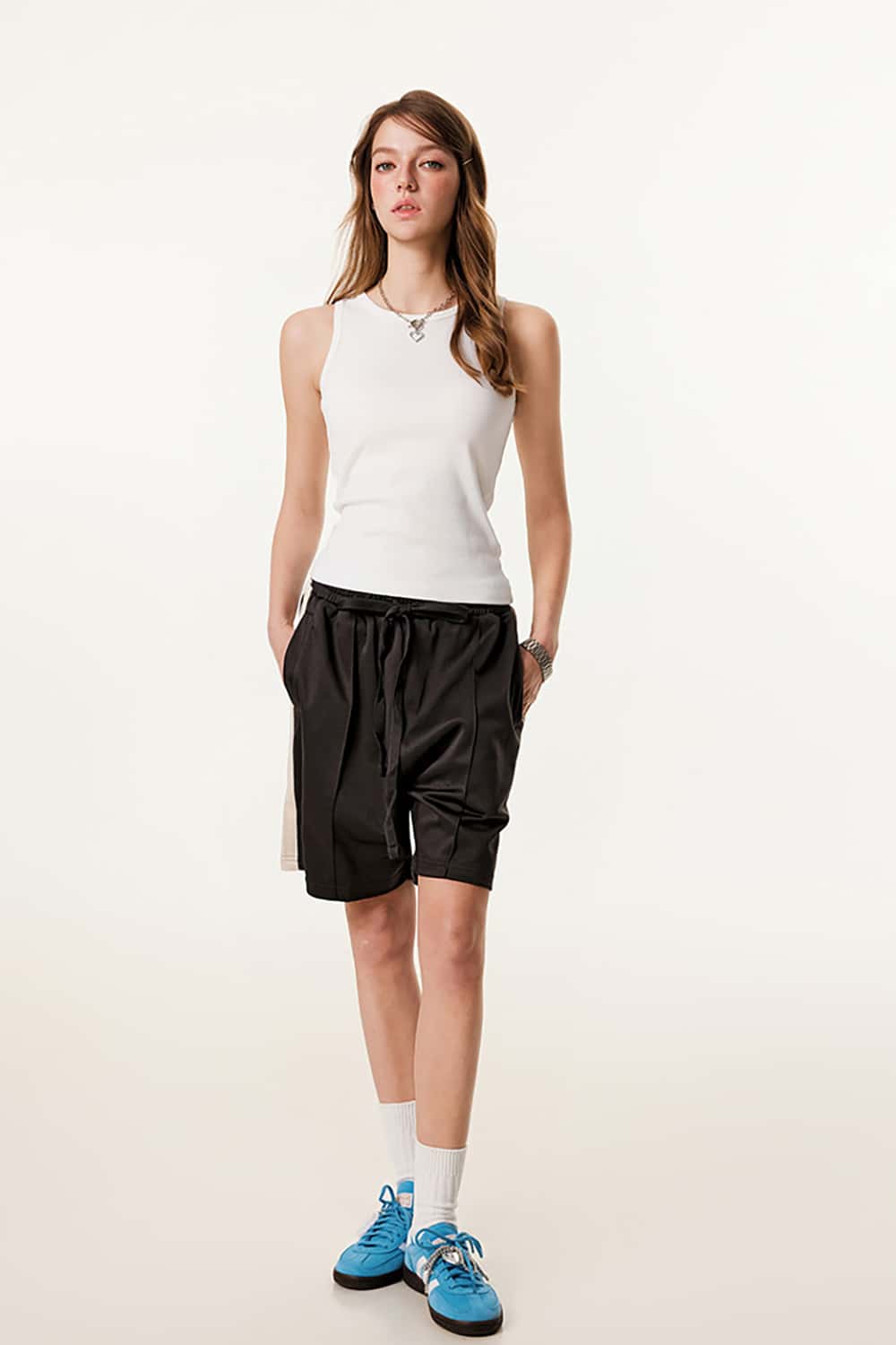Sleek Slimming Sleeveless Tank Top for Layering or Outerwear