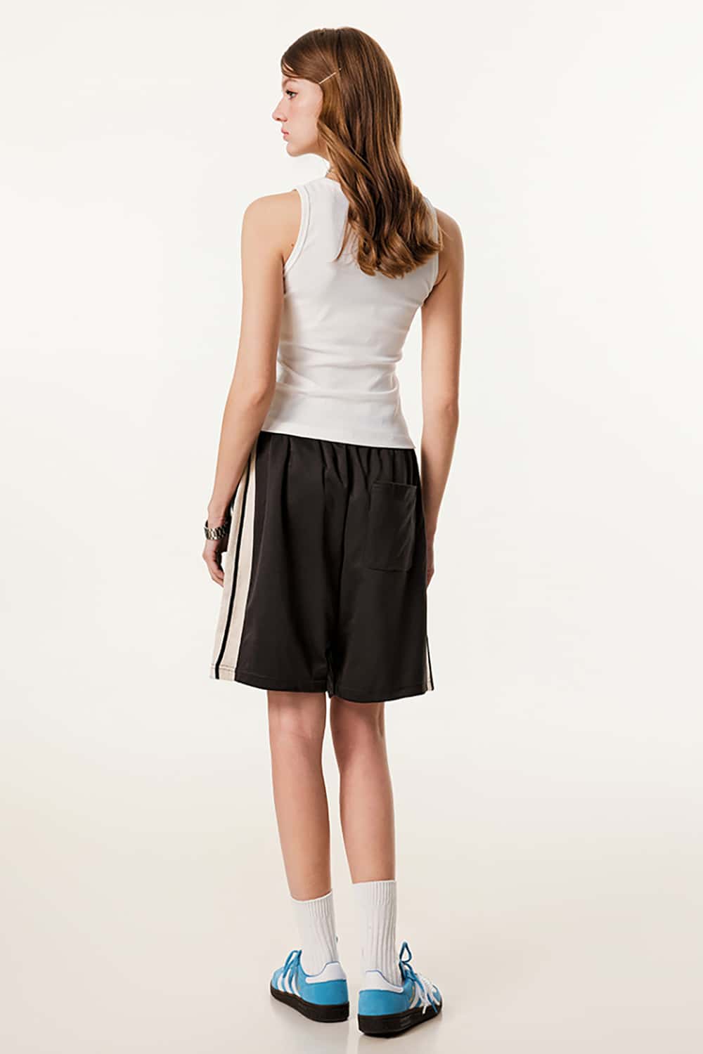 Sleek Slimming Sleeveless Tank Top for Layering or Outerwear