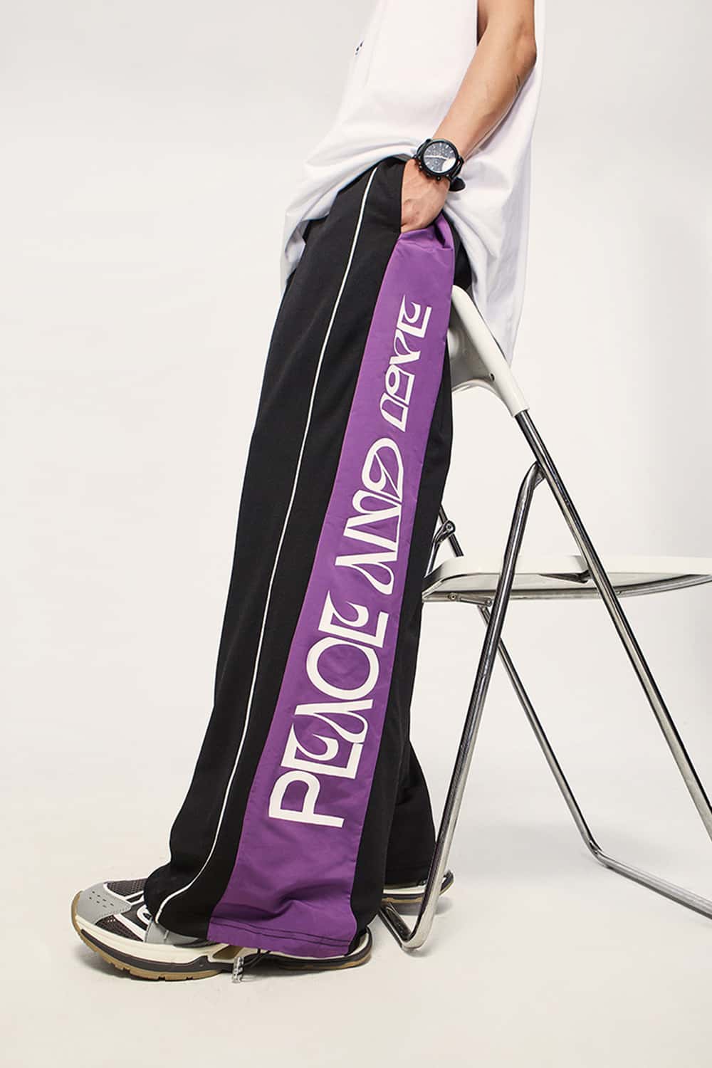 Colorblock Wide-Leg Pants with Bold Print