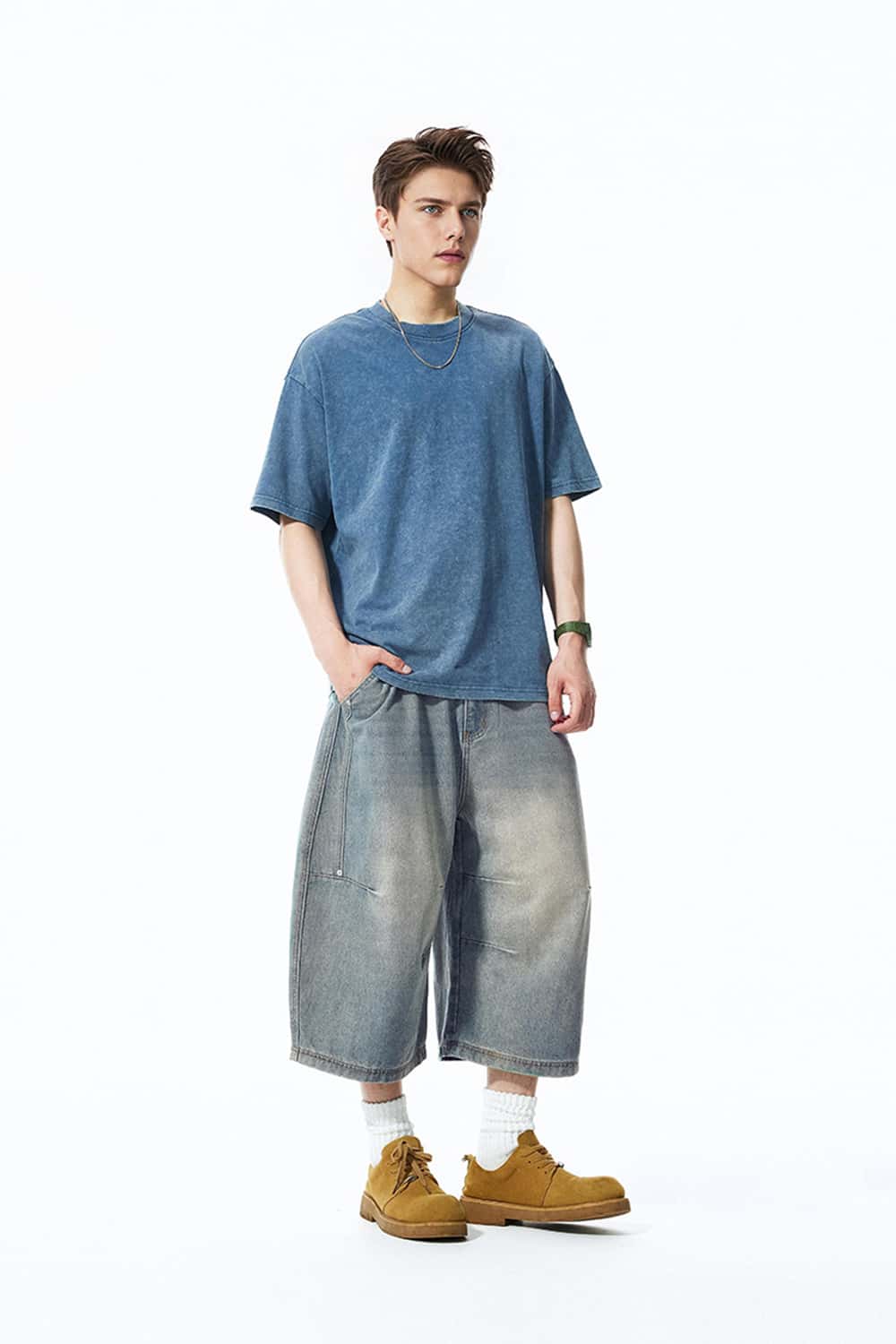 3D Cut Scimitar Seam Washed 7/8 Denim Shorts