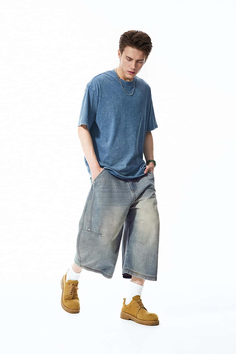 3D Cut Scimitar Seam Washed 7/8 Denim Shorts