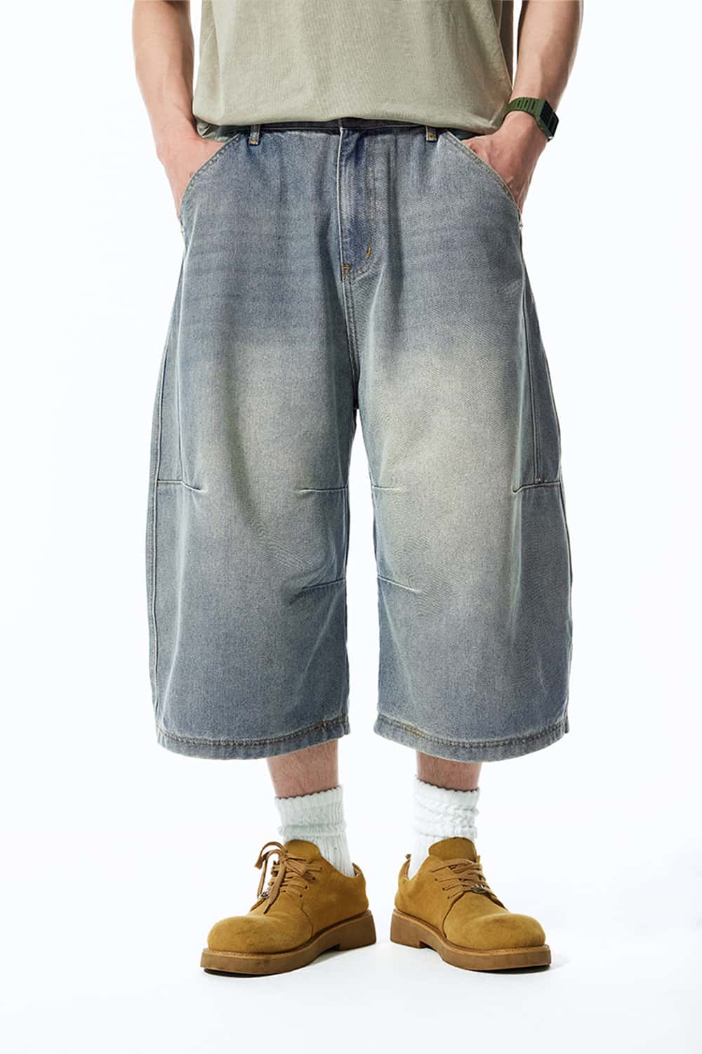 3D Cut Scimitar Seam Washed 7/8 Denim Shorts