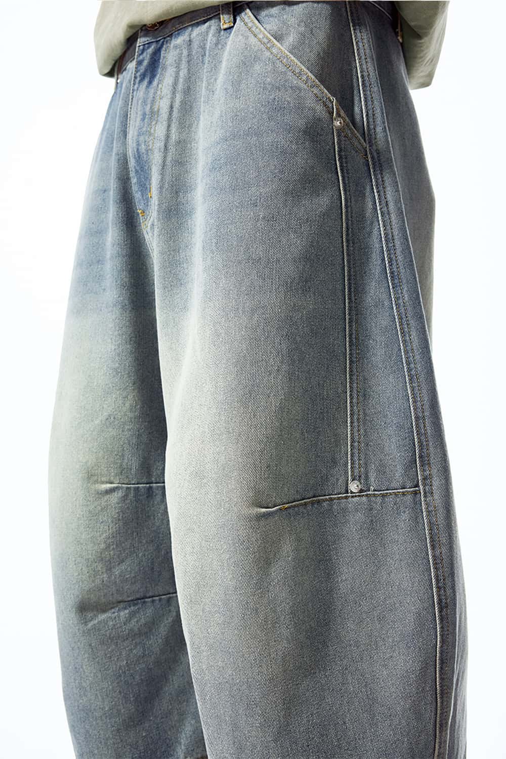 3D Cut Scimitar Seam Washed 7/8 Denim Shorts