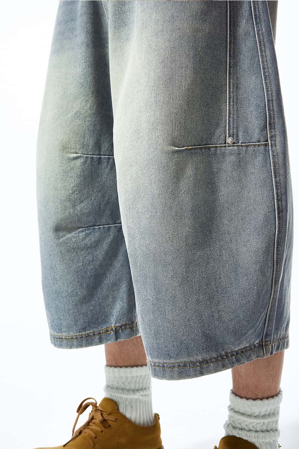 3D Cut Scimitar Seam Washed 7/8 Denim Shorts