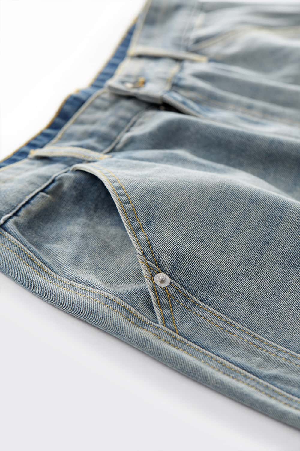 3D Cut Scimitar Seam Washed 7/8 Denim Shorts