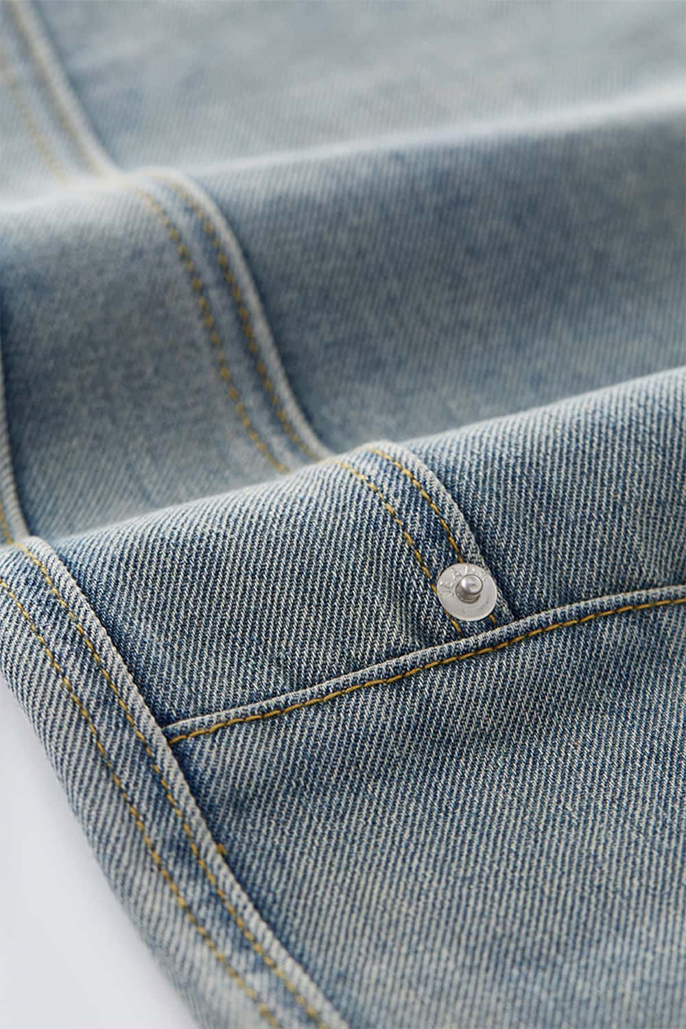 3D Cut Scimitar Seam Washed 7/8 Denim Shorts