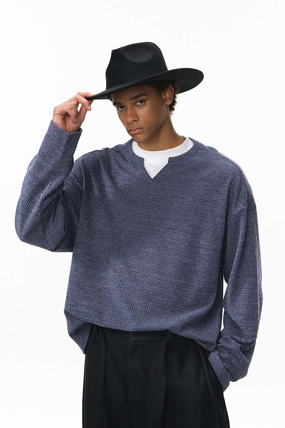Waffle Knit V-Neck Long Sleeve T-Shirt _ Relaxed Fit Blended Fabric