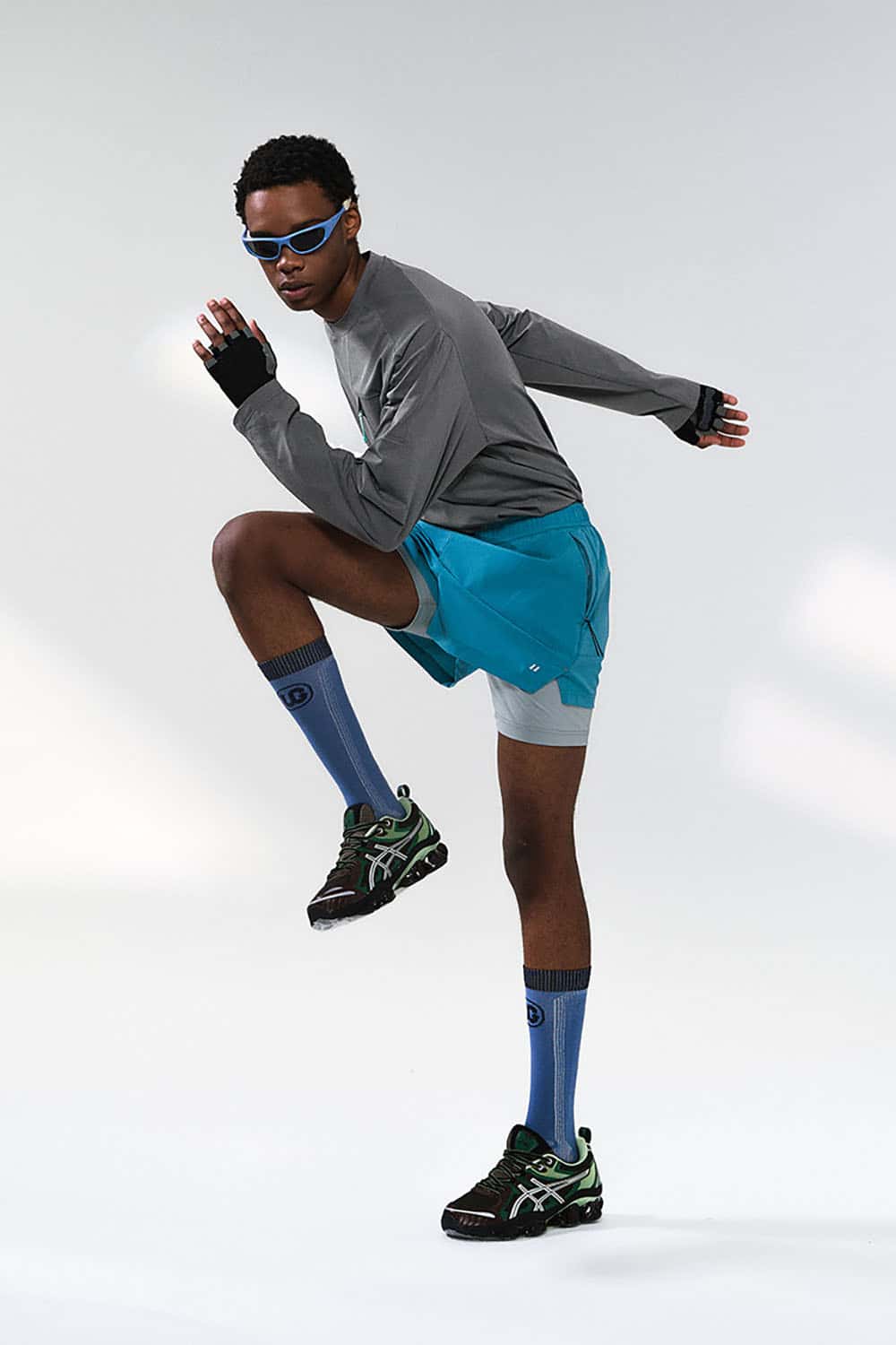 Zipper Pocket Long Sleeve Performance Tee _ Outdoor Quick-Dry Contrast Crewneck Base Layer