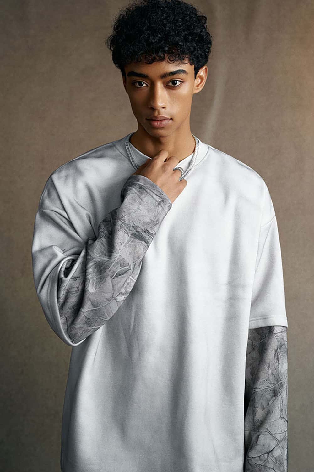 Vintage Spray-Dyed Camo Contrast Long Sleeve T-Shirt _ Loose Fit Fake Two-Piece Top