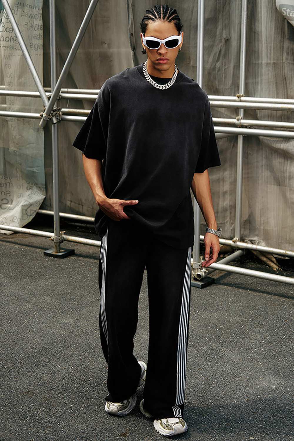 Breathable Gradient-Washed Relaxed Cotton T-Shirt in Black - full-length front modeled view