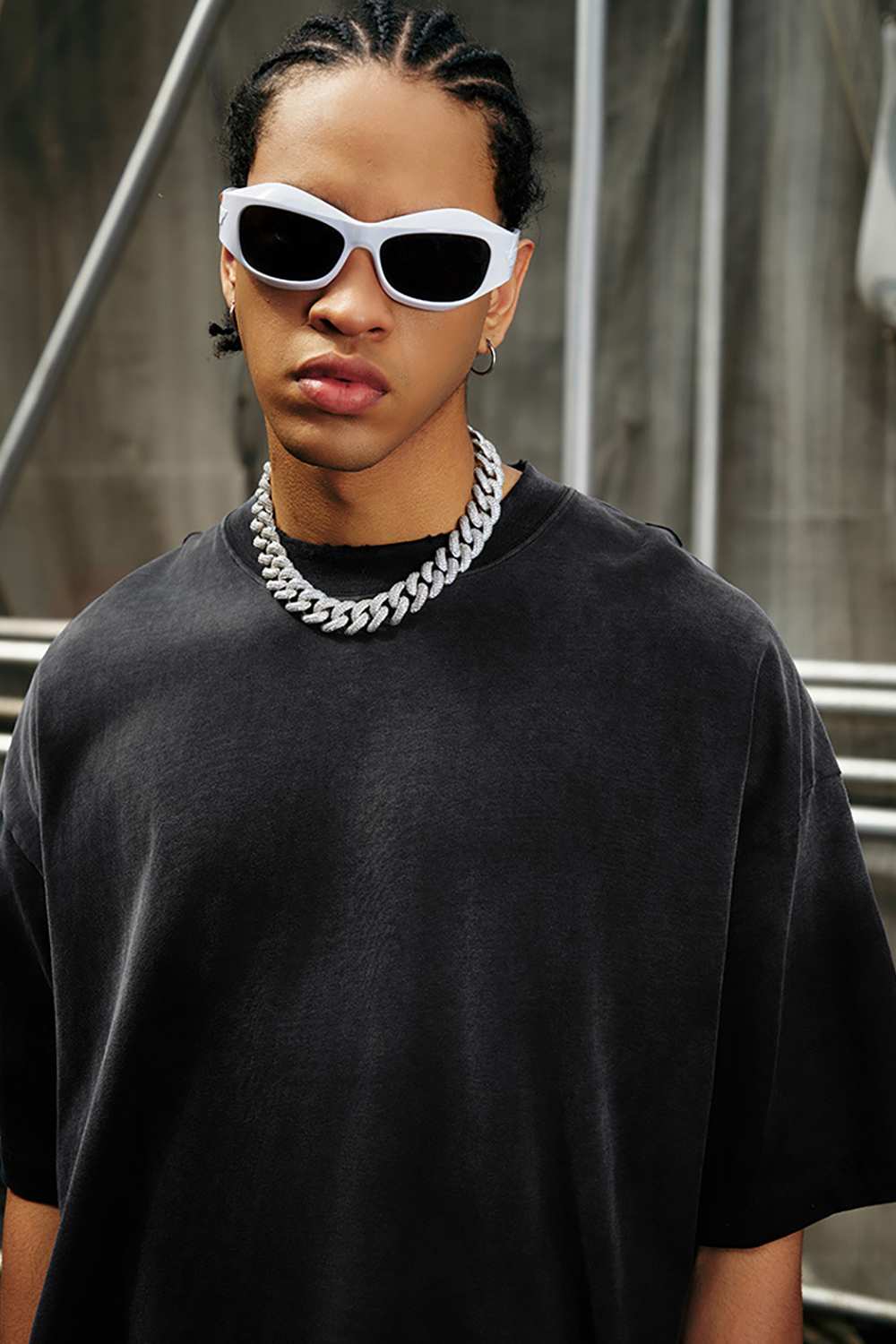 Breathable Gradient-Washed Relaxed Cotton T-Shirt in Black - collar detail