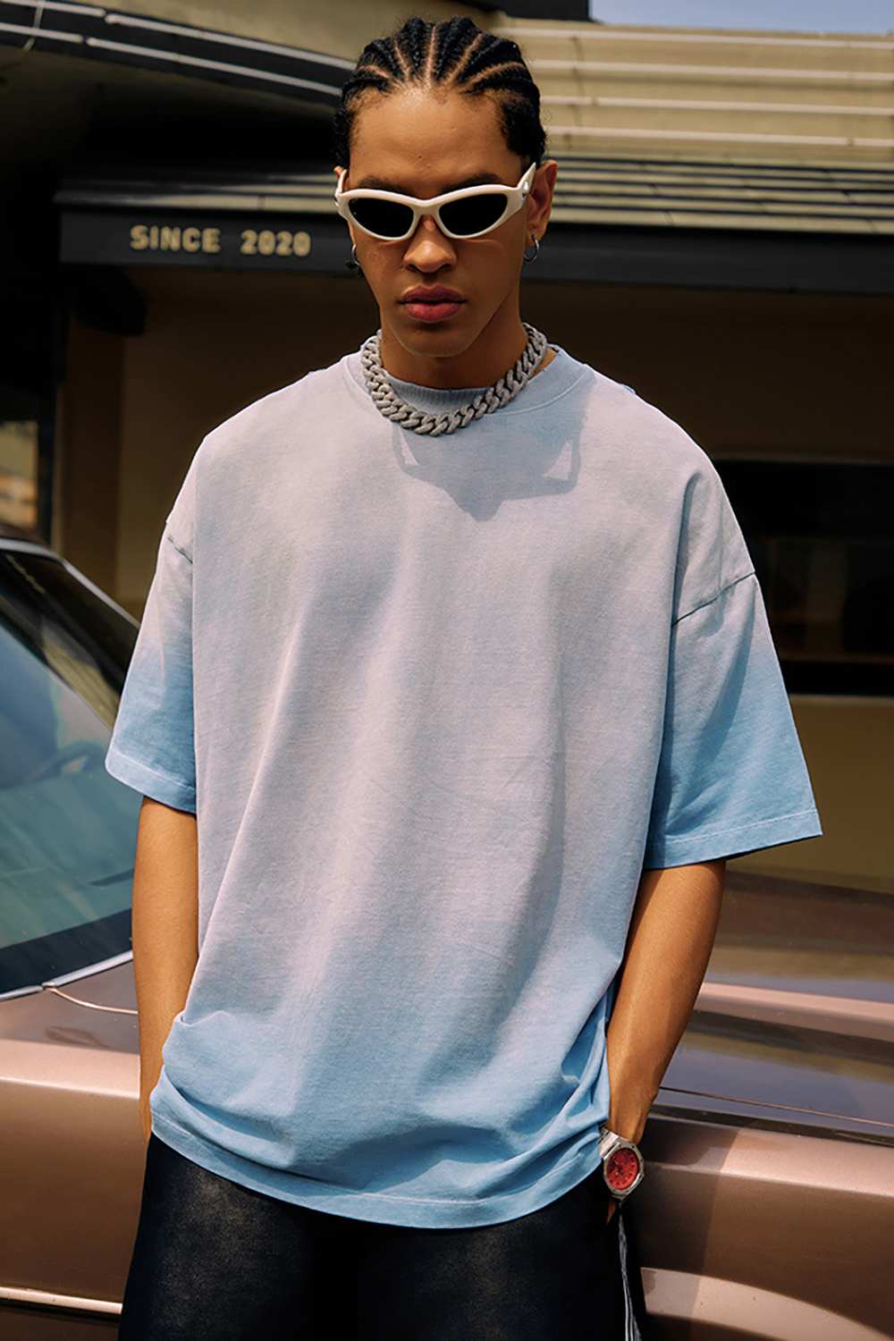 Breathable Gradient-Washed Relaxed Cotton T-Shirt in Blue - front modeled close-up