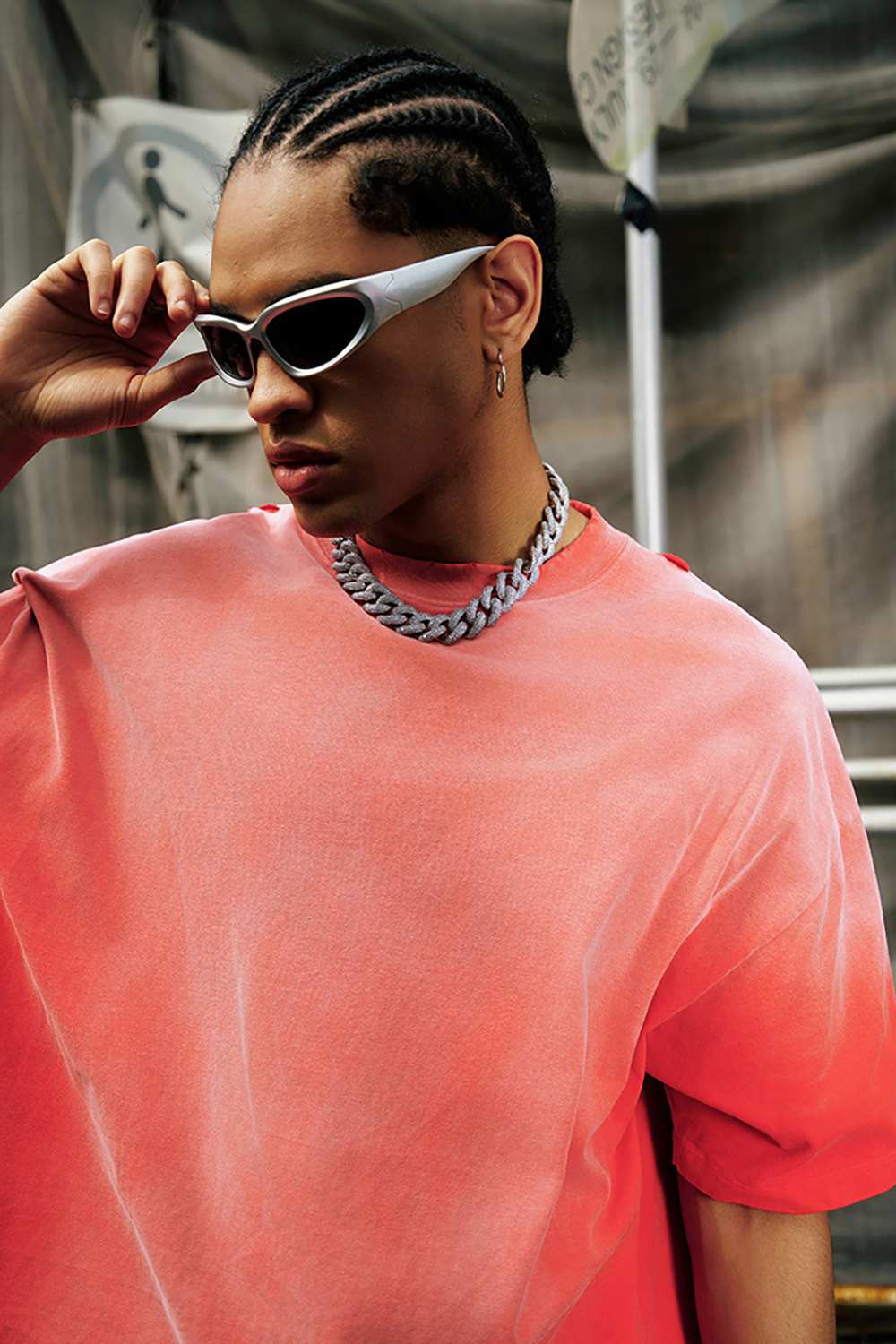 Breathable Gradient-Washed Relaxed Cotton T-Shirt in Red - collar detail