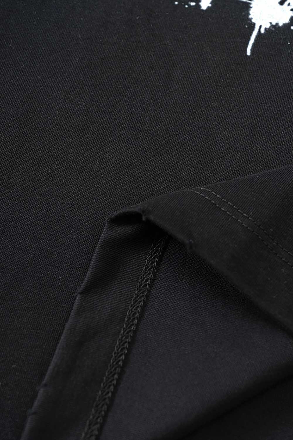 Quick-Drying Sorona Graphic T-Shirt in Metallic Black - hem detail