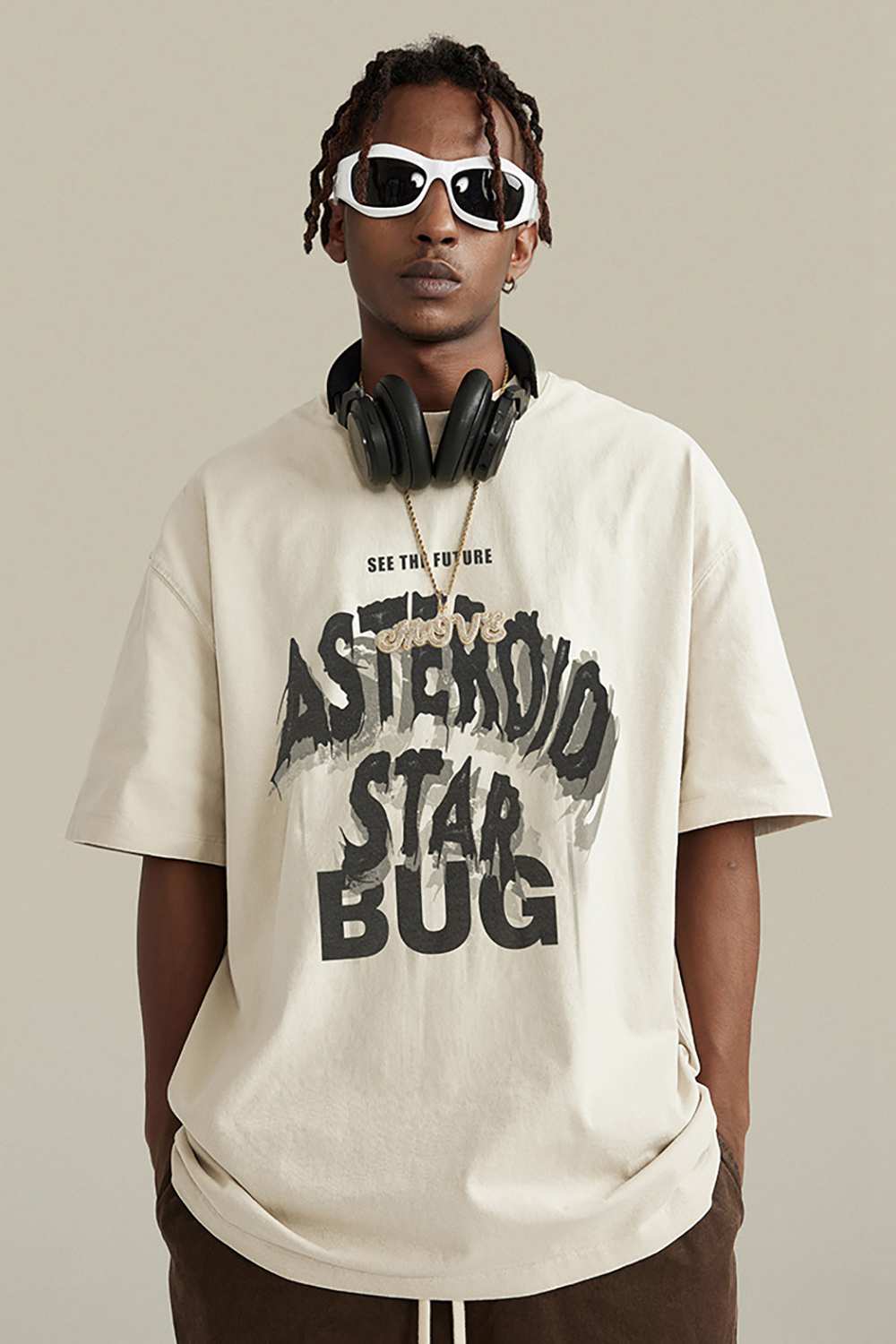 Washed Layered-Letter Graphic Relaxed Cotton T-Shirt in Gray Apricot - front modeled close-up