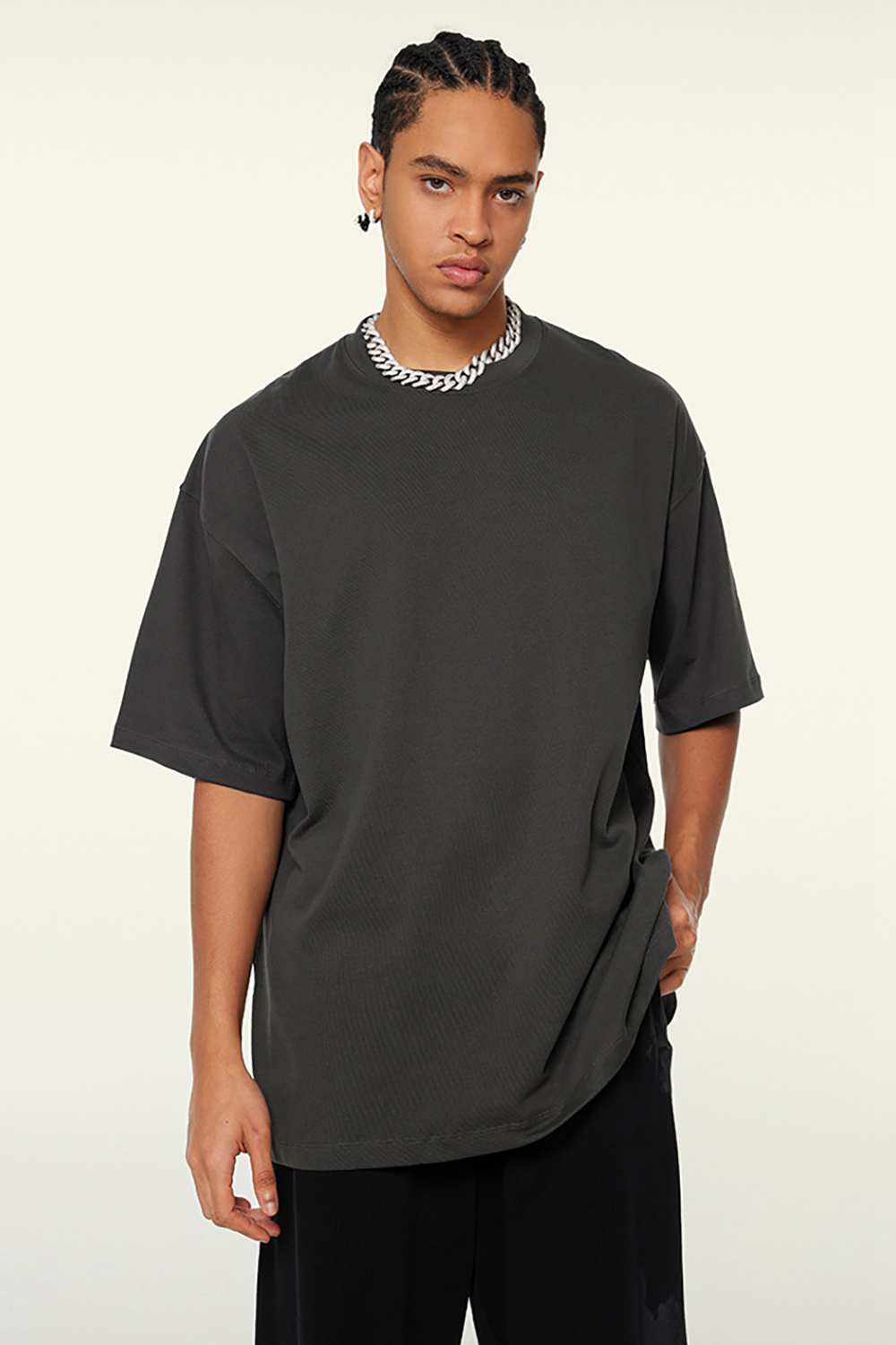 Heavyweight Cotton Relaxed Drop-Shoulder T-Shirt in Dark Gray - front modeled view