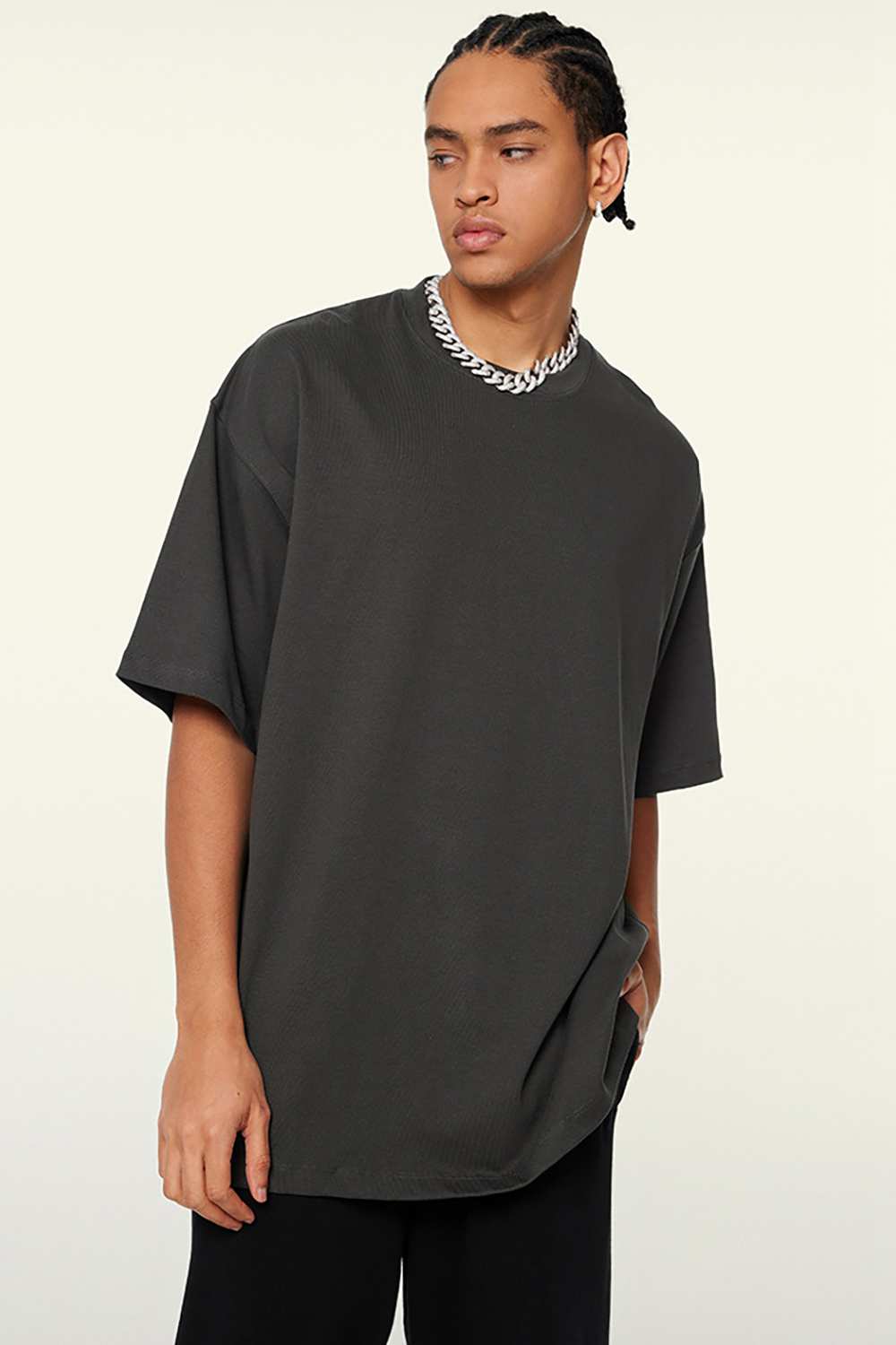 Heavyweight Cotton Relaxed Drop-Shoulder T-Shirt in Dark Gray - front modeled view