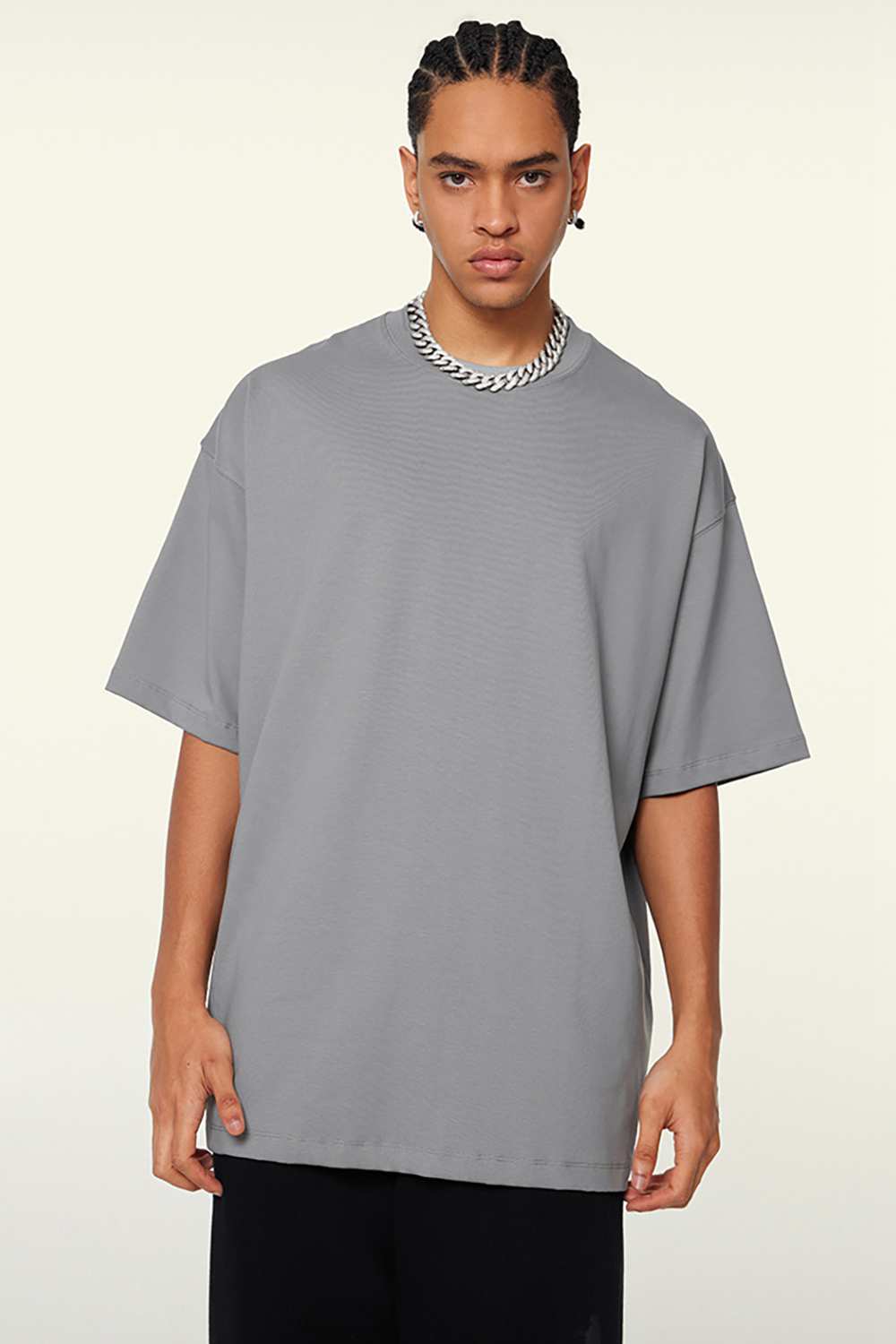 Heavyweight Cotton Relaxed Drop-Shoulder T-Shirt in Medium Gray - front modeled view