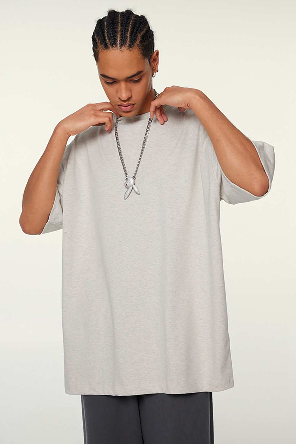 Heavyweight Cotton Relaxed Drop-Shoulder T-Shirt in Oat Gray - front modeled view