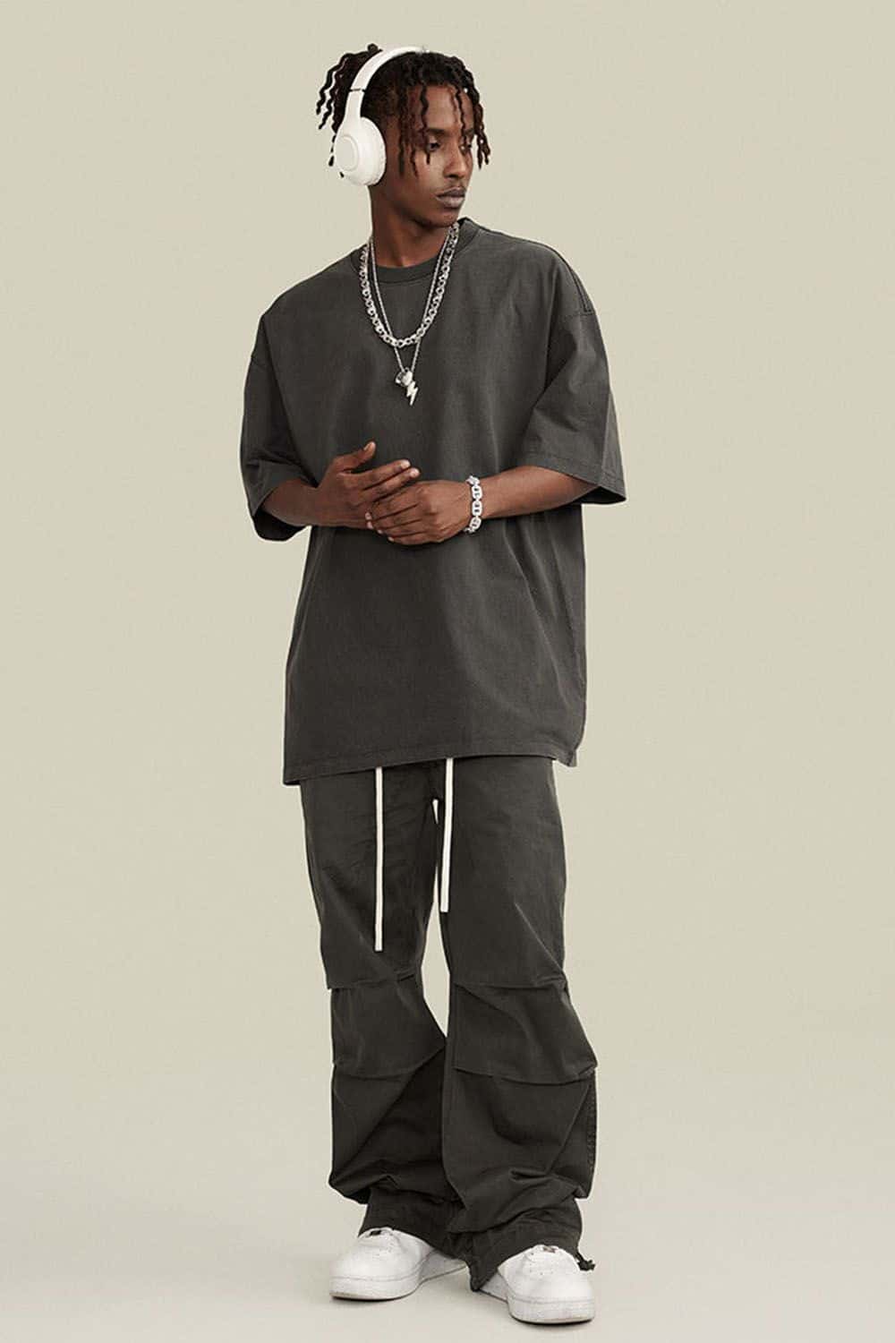 Vintage-Wash Heavyweight Cotton Oversized Crew-Neck T-Shirt in Dark Gray - full-length front modeled view
