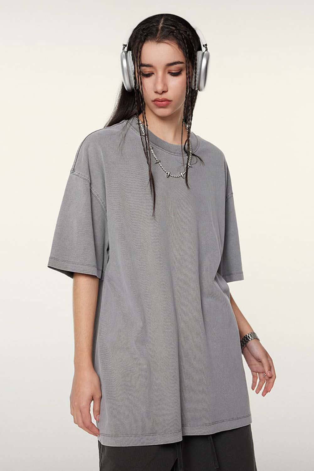 Vintage-Wash Heavyweight Cotton Oversized Crew-Neck T-Shirt in Medium Gray - front modeled view