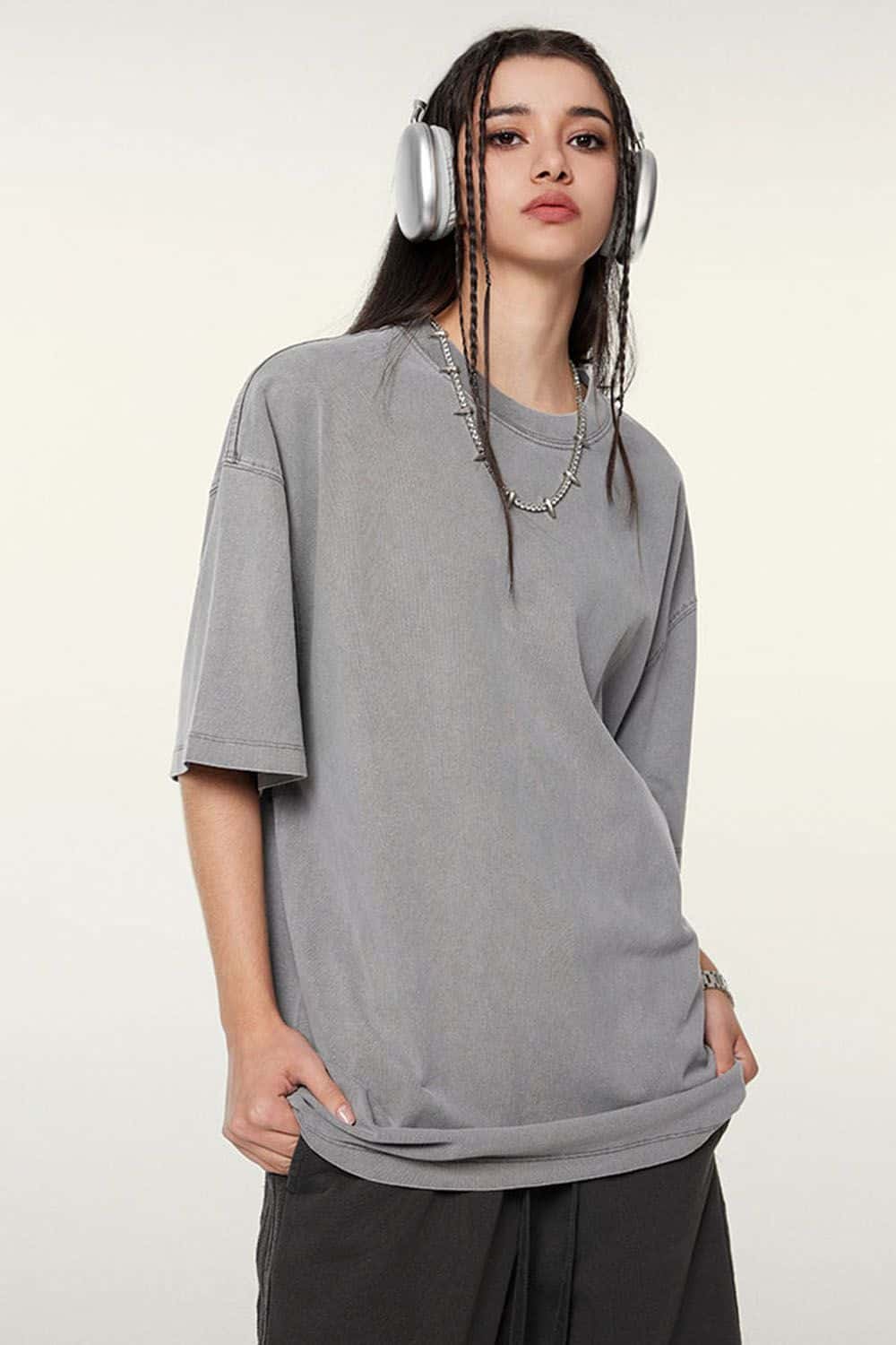 Vintage-Wash Heavyweight Cotton Oversized Crew-Neck T-Shirt in Medium Gray - front modeled view