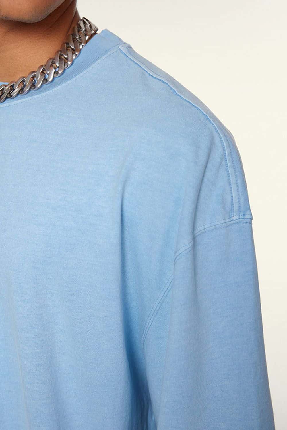 Vintage-Wash Heavyweight Cotton Oversized Crew-Neck T-Shirt in Sky Blue - full-length front modeled view