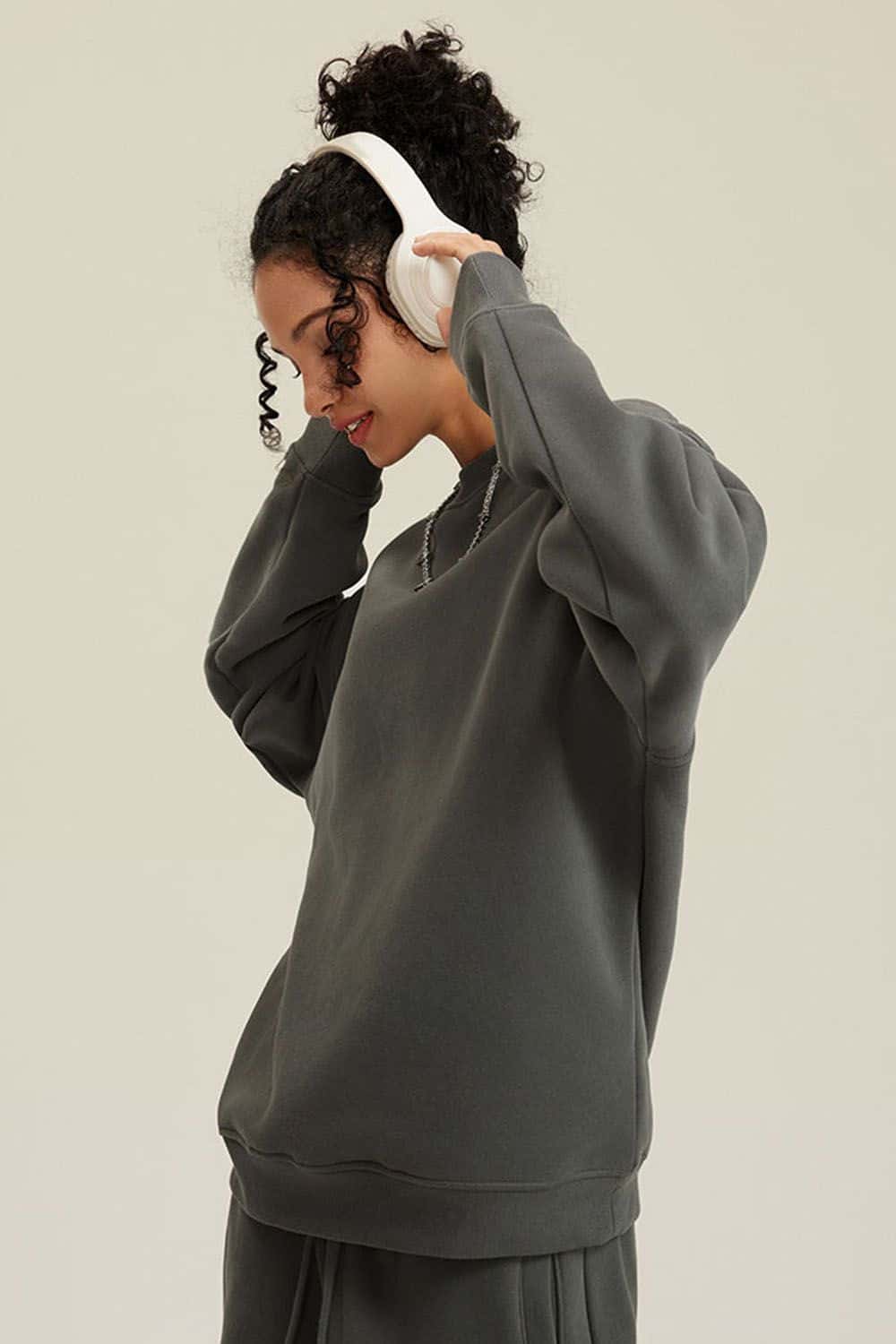 Heavyweight Brushed Fleece Relaxed Crew-Neck Sweatshirt in Gray Brown - side modeled view